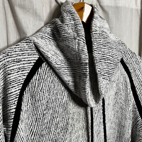 Kirkland Signature Women's Gray Jacquard Cowl Neck Pullover Sweatshirt Size XL - Picture 11 of 11